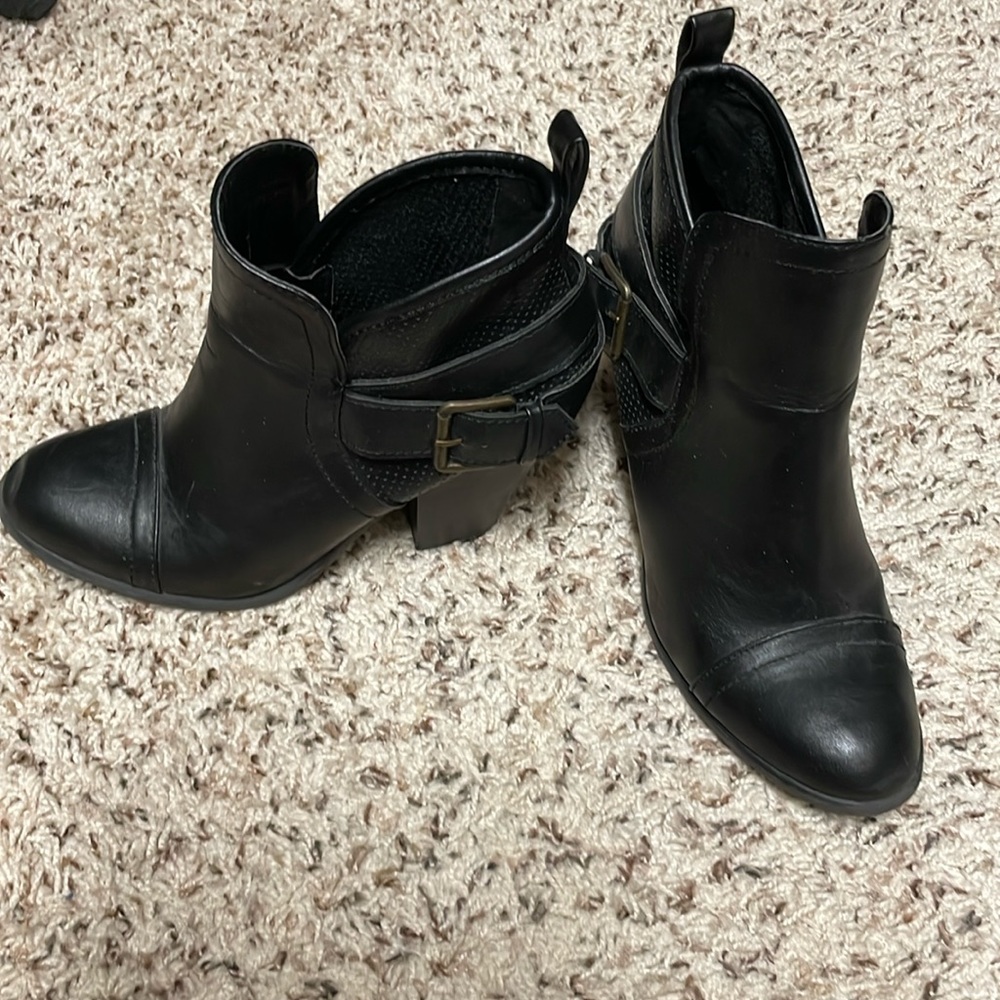 Black size 7 booties